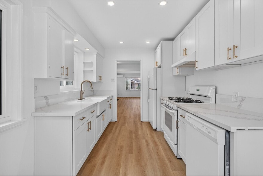 Building Photo - 242 Claremont Ave