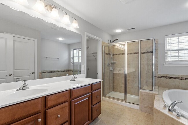 Building Photo - 1121 Survada Ln