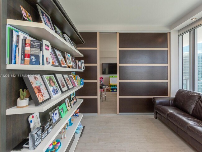 Building Photo - 1300 Brickell Bay Dr