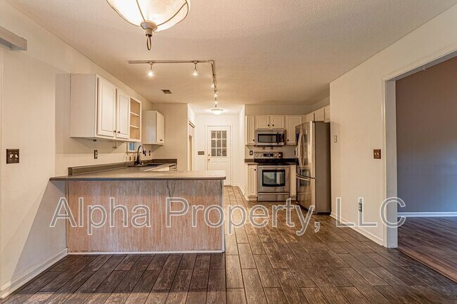 Building Photo - 423 Golden Leaf Ln