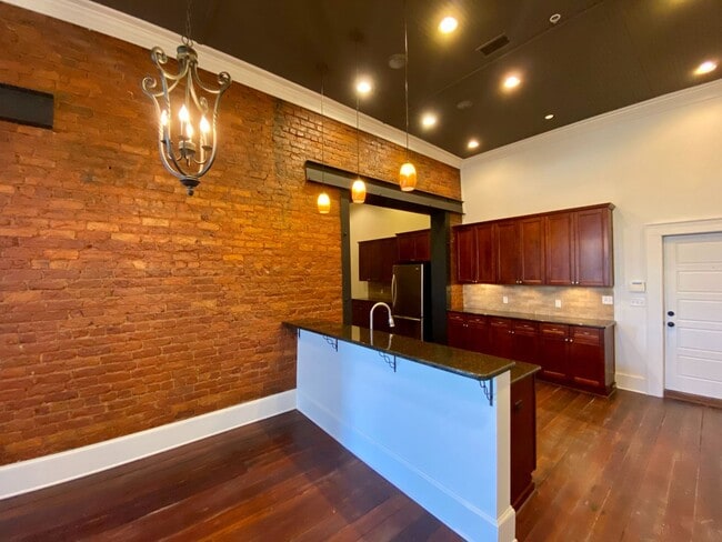 Building Photo - Beautiful 2BR/2BA Loft in Downtown Opelika
