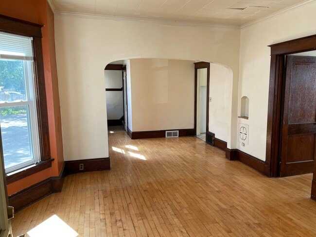 Building Photo - Cherry, 919