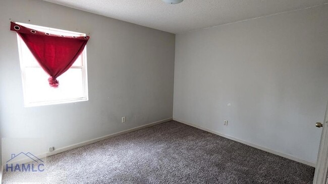 Building Photo - 132 Rolland St