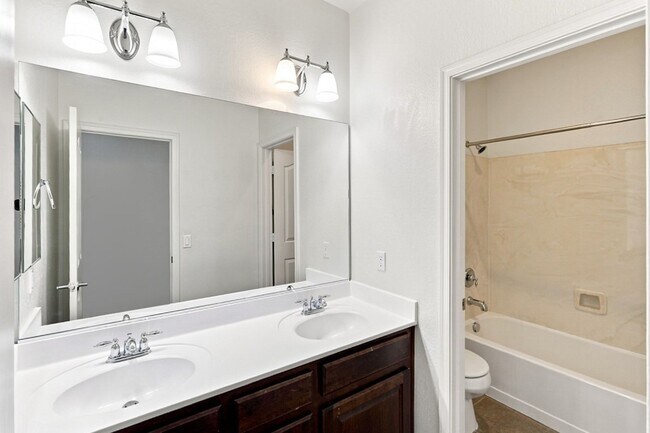 Building Photo - Lovely Northwest Gated Community Home