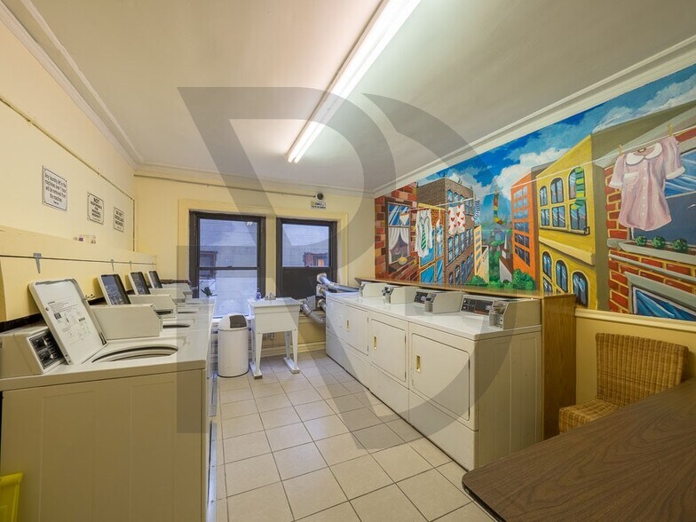 Building Photo - 1160 N Dearborn St