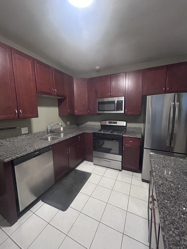 Modern Kitchen - 2743 N Hampden Ct