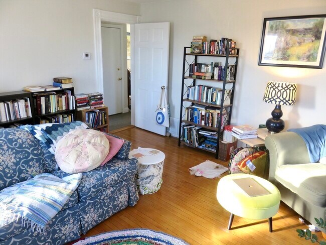 Building Photo - 105 Plympton St