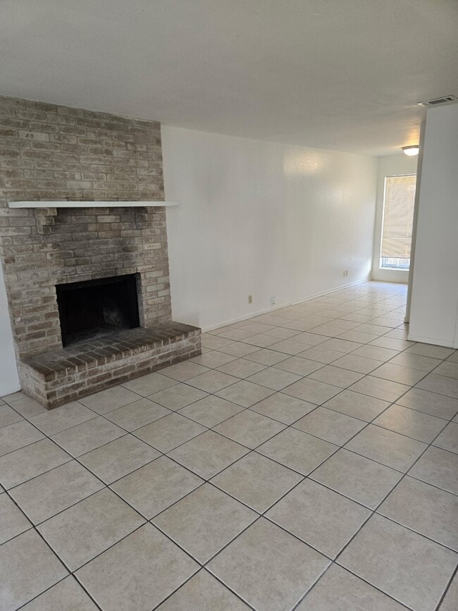 Building Photo - 127 Regency Ave
