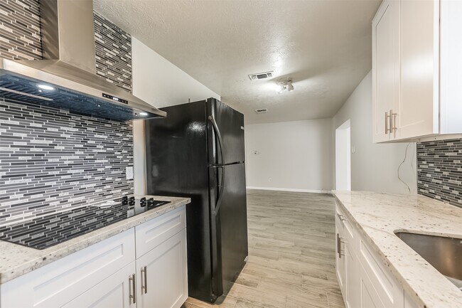 Building Photo - 15222 Wickbriar Dr