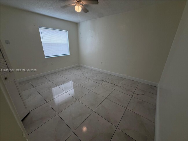 Building Photo - 16150 NE 19th Ct