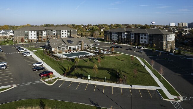 Building Photo - 450 Woodmoor Dr