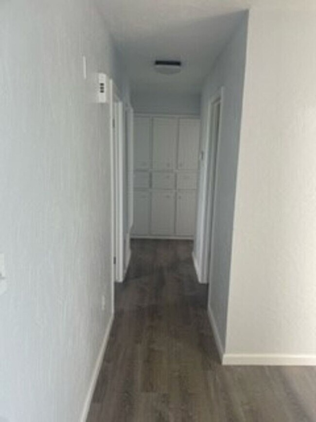 Building Photo - 6049 SW Atterbury Dr