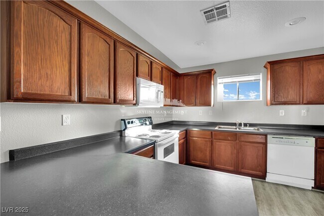 Building Photo - 200 S Mount Charleston Dr E