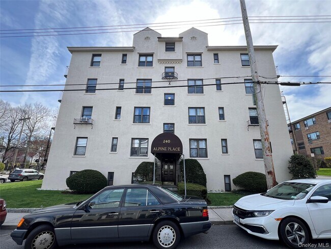 Building Photo - 240 Alpine Pl