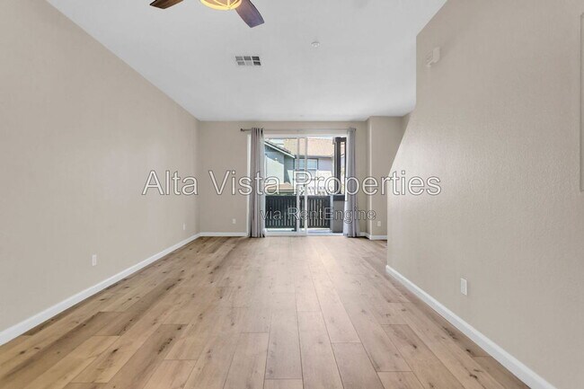 Building Photo - 16912 Laurel Hill Ln