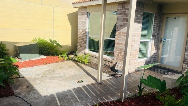 Building Photo - 3258 Continental Dr