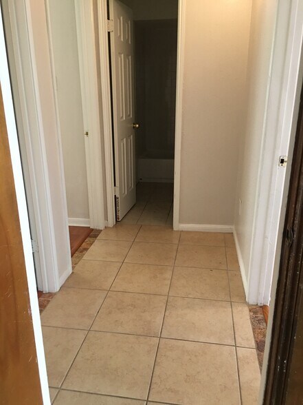 Building Photo - 1727 Junker St