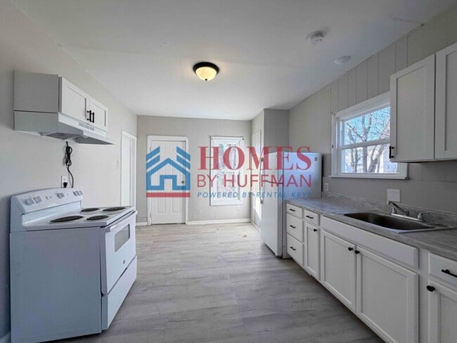 Building Photo - Two Bedroom House | Move in Ready | Deposit Special