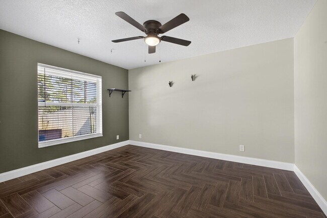 Building Photo - 11646 63rd Ln N