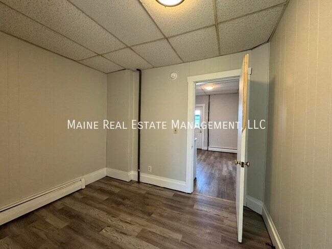 Building Photo - 172 College Ave