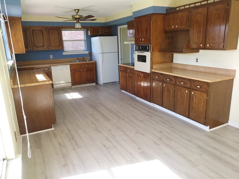 Building Photo - 2512 Sharron Dr