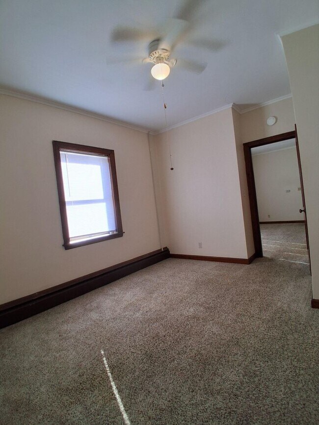 Building Photo - 903 18th Ave