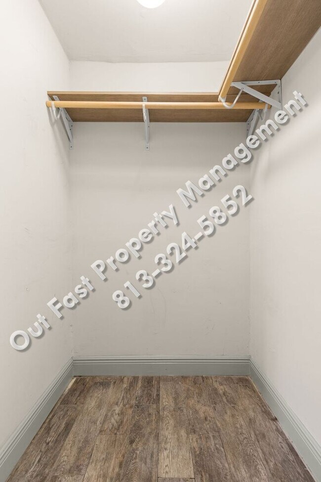 Building Photo - Private Yard Living with Recent Upgrades in Central Tampa