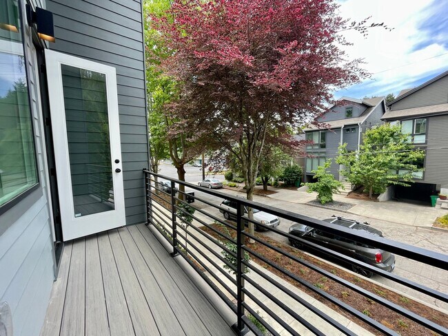 Building Photo - Sellwood-Moreland 2 Bedroom 2.5 Bath BRAND NEW Condo Convienent to OHSU~ Includes A/C and Washer ...