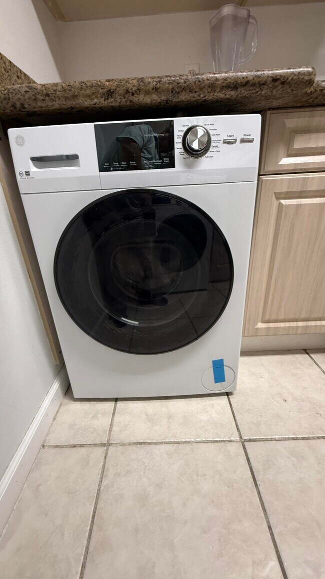 Building Photo - 2060 Greenview Shores Blvd