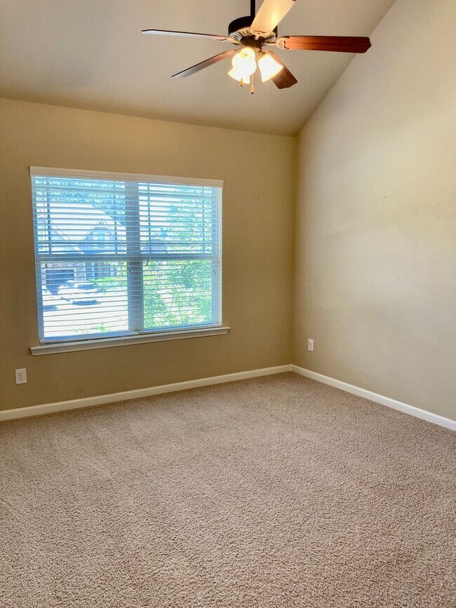 Building Photo - Spacious Grovetown Home
