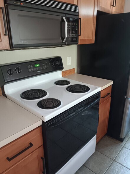 Building Photo - 21 Glengarry Dr
