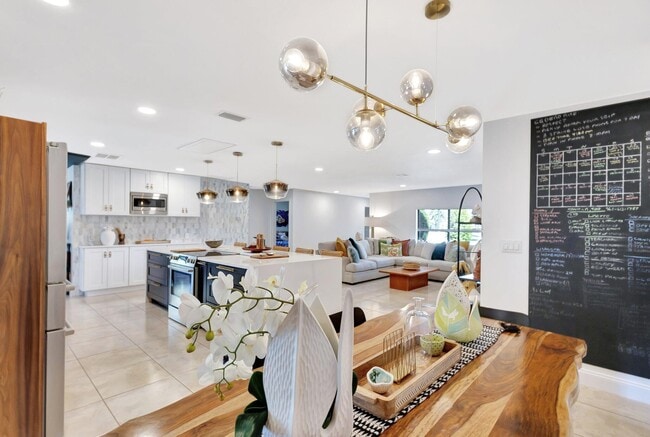 Building Photo - 932 Evergreen Dr