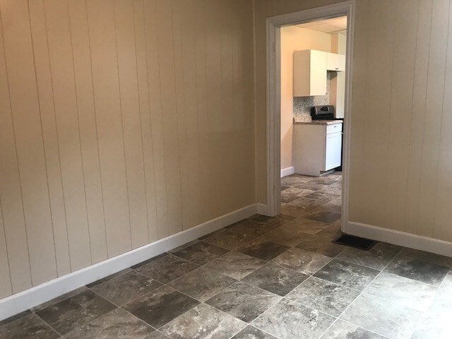 Building Photo - Classic 2 bedroom borough home MONTH TO MONTH LEASE ONLY!