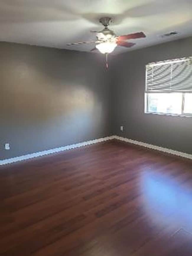 Building Photo - 3 Bed 2.5 bath Townhome