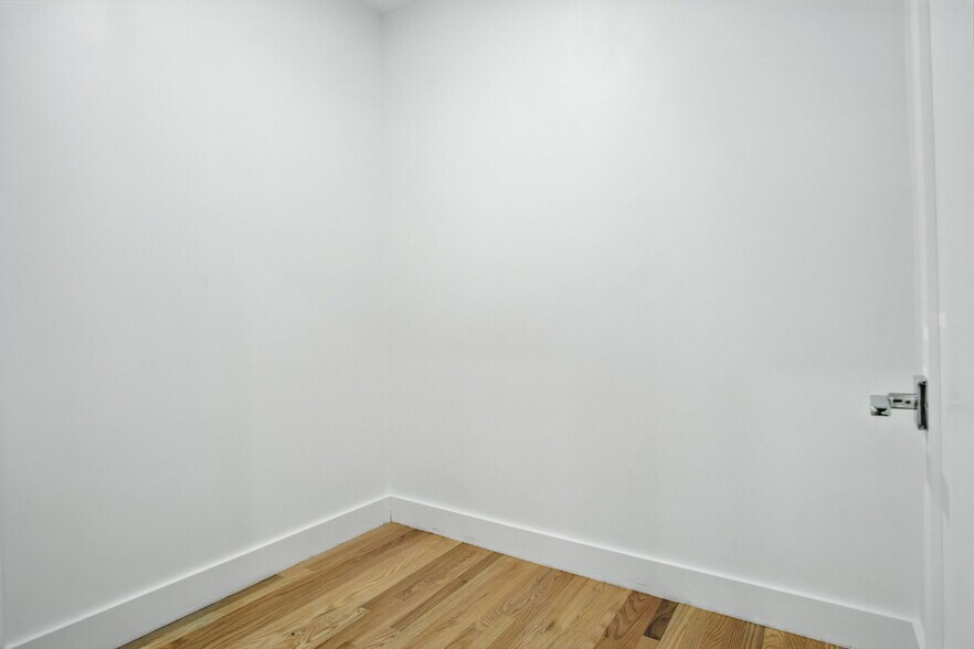 Building Photo - 21 Regent Cir