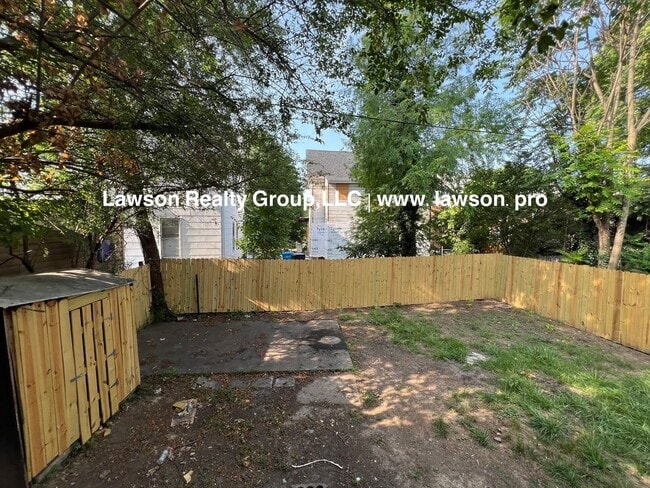 Building Photo - Spacious West End Four Bedroom Home with Fenced In Yard