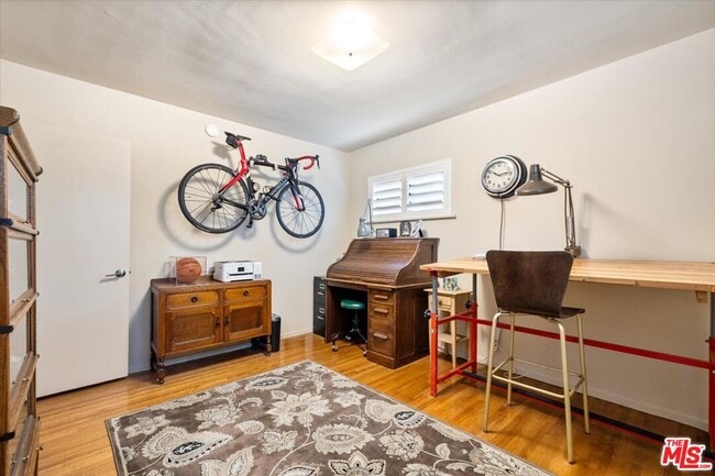 Building Photo - 5850 Mammoth Ave