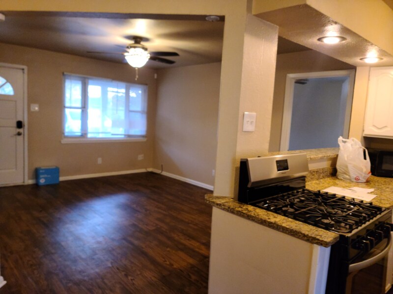 Building Photo - 2539 Hillsboro Ave