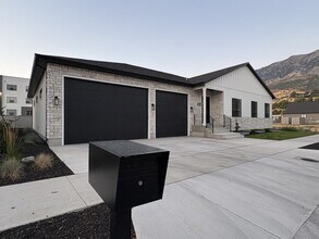 Building Photo - 68 W 4750 N