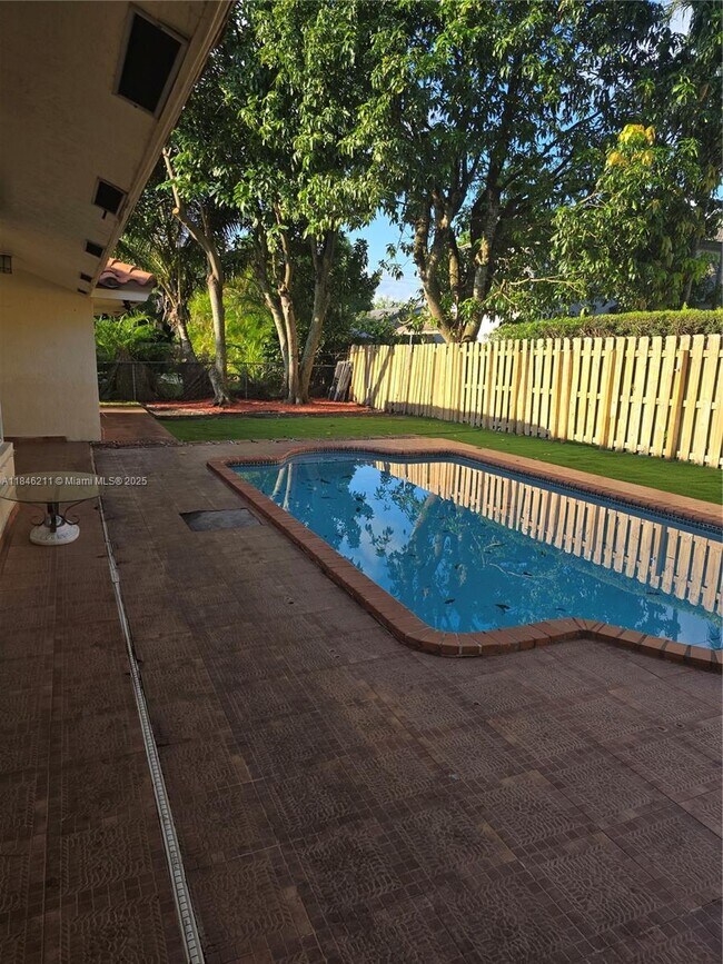 Building Photo - 14300 SW 152nd Pl