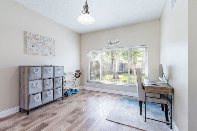 Building Photo - STUNNING 4-BED, 3-BATH HOME WITH SOLAR PANELS IN TAMPA, FL!