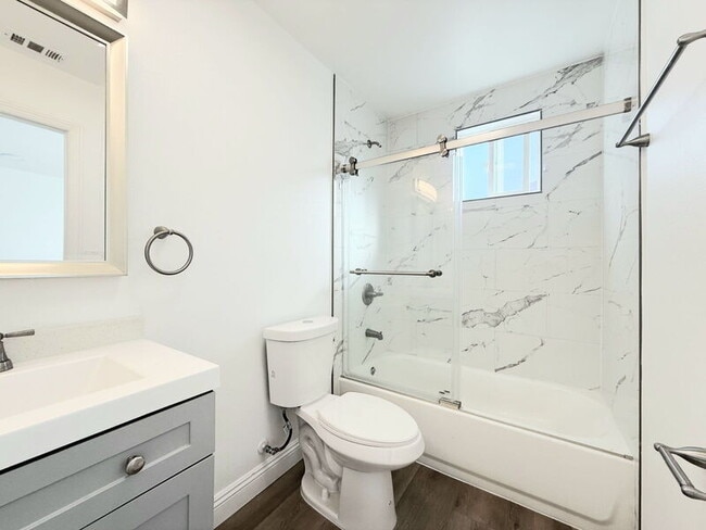 Building Photo - 1731 E 68th St