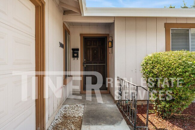 Building Photo - 3000 Nikol St