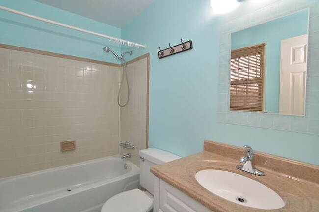 Building Photo - 1020 Tealwood Dr