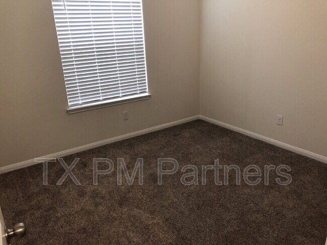 Building Photo - 206 White Wing Ln