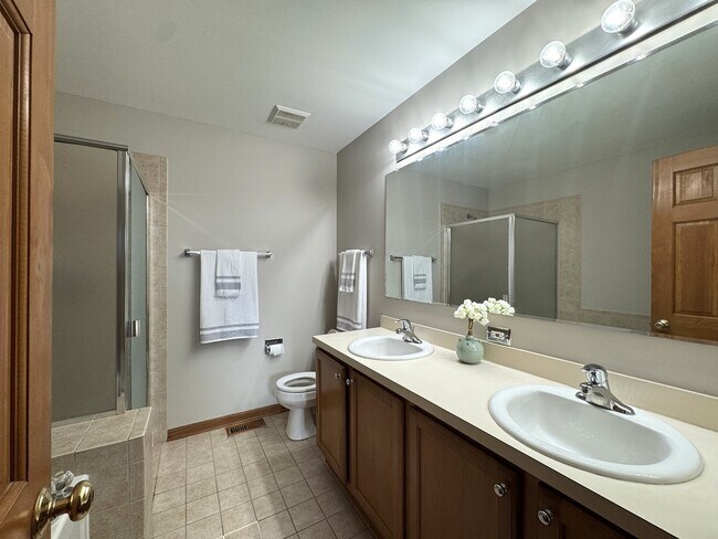Building Photo - 2460 Georgetown Cir