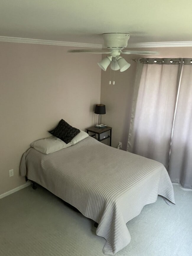 Building Photo - Spacious *2Bed*2.5 Bath over 1750 Sq Ft. Great location Avail Aug. 1.