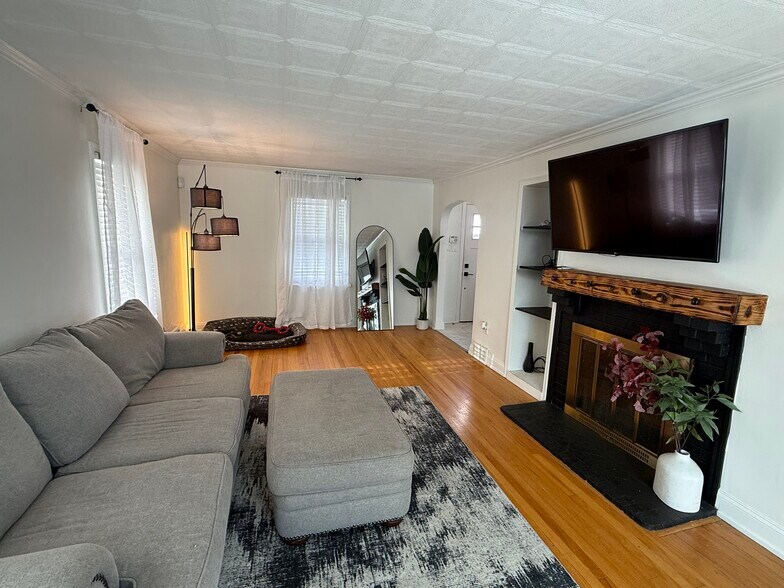 Building Photo - 404 Baker Dr