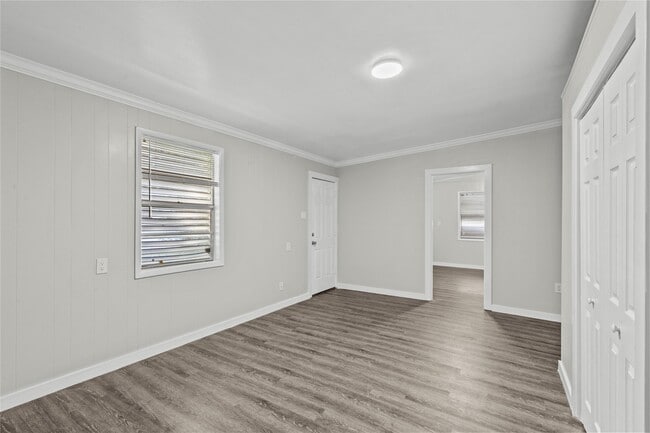 Building Photo - 1916 N Logan St