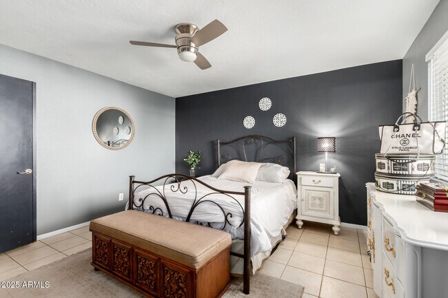 Building Photo - 2739 S Emerson Cir